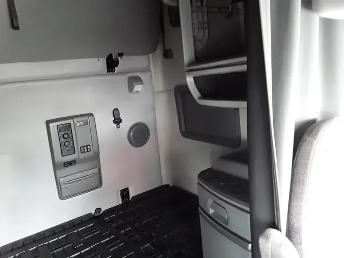 2019 VOLVO VNL64T-760