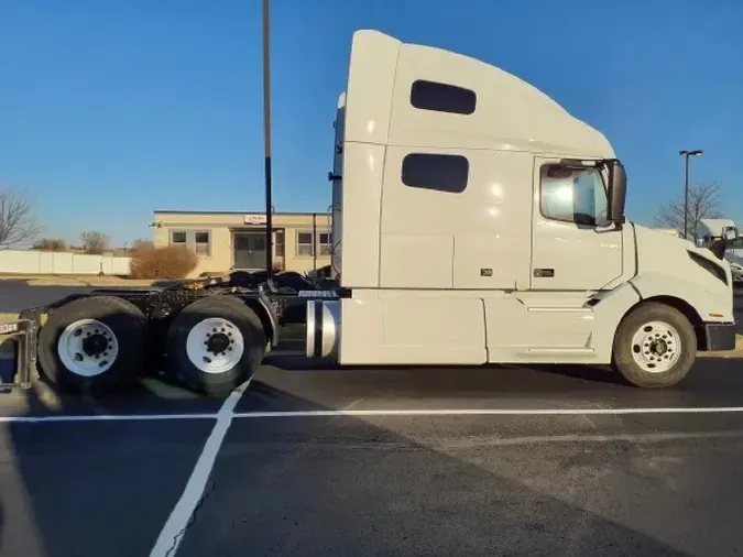 2020 VOLVO VNL64T760