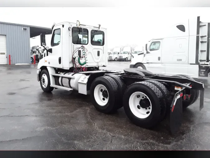 2017 FREIGHTLINER/MERCEDES CASCADIA 113