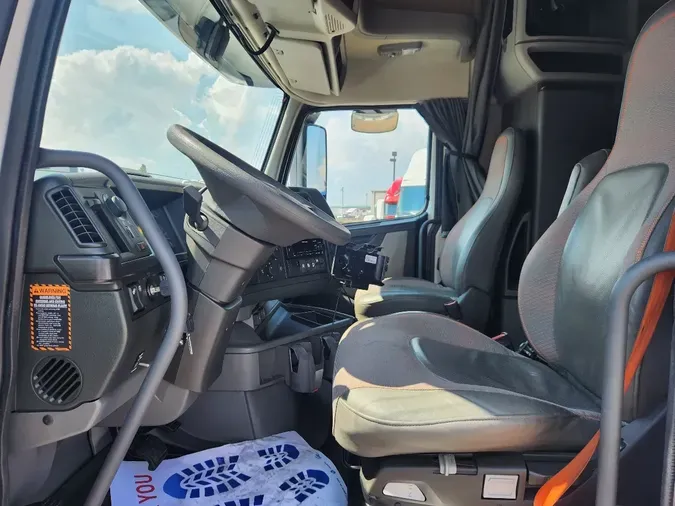2024 VOLVO VNL64T740