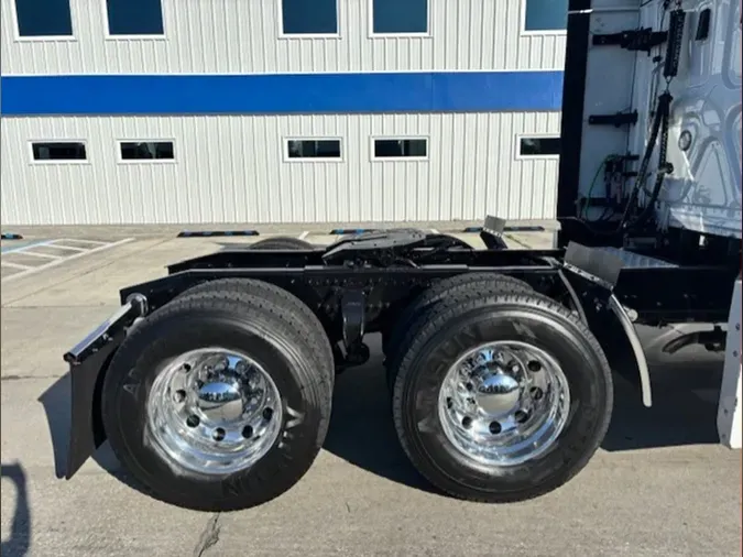 2022 Freightliner CA126SLP