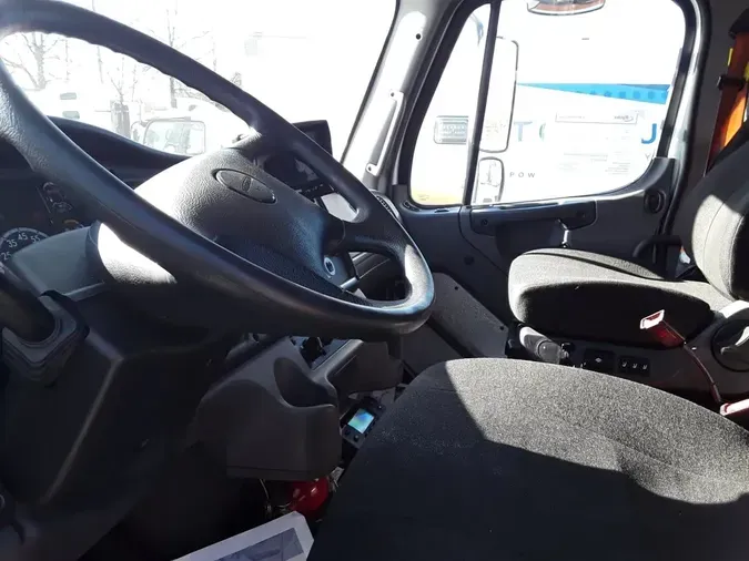 2021 FREIGHTLINER/MERCEDES M2 10633dc703a03ae722f176a86ae39bbd9de