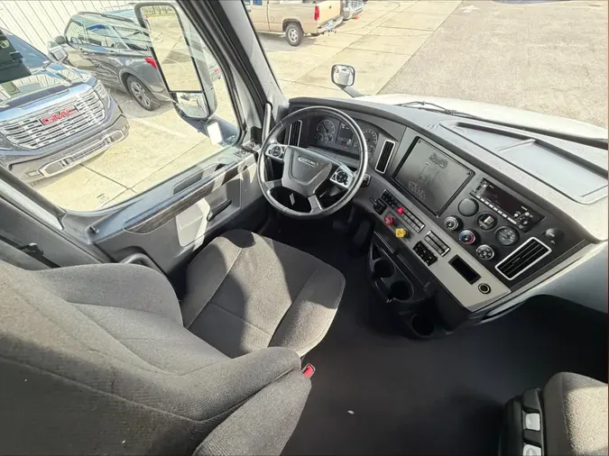 2024 Freightliner PT126SLP33df1673c40ec5e73612e7159b40deaf