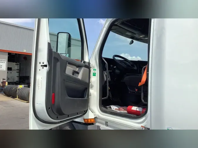 2020 Freightliner Cascadia 126