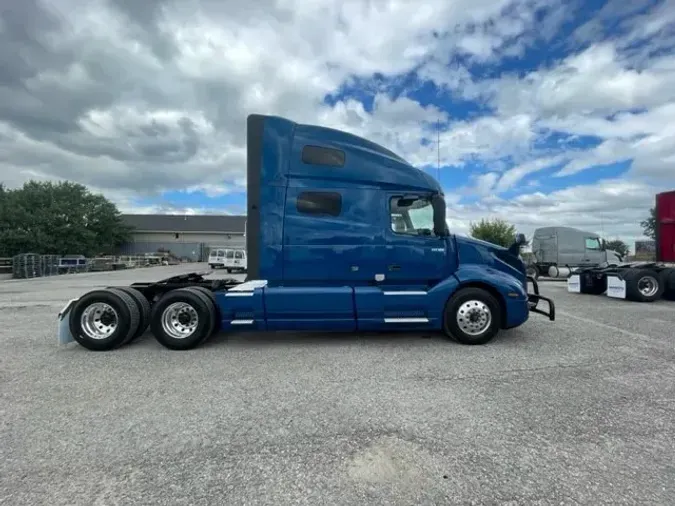 2023 VOLVO VNL64T760