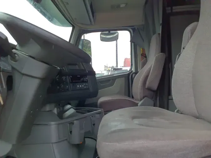 2020 VOLVO VNR64T-640