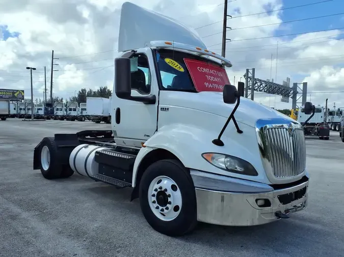 2018 NAVISTAR INTERNATIONAL RH613 DAYCAB T/A