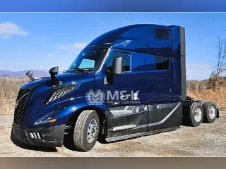 2025 VOLVO VNL64Tv04