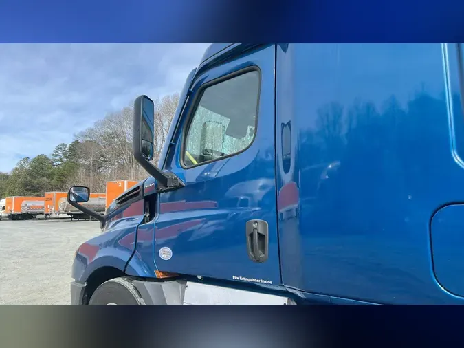 2022 Freightliner Cascadia 126