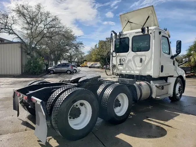 2019 Freightliner T12664ST