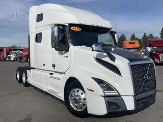 2023 VOLVO VNL64T760