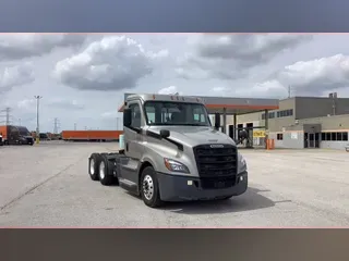 2020 Freightliner Cascadia 126