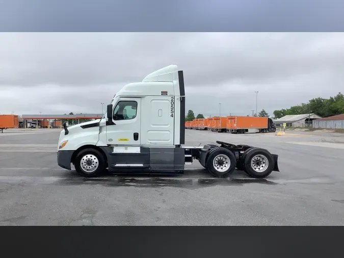 2021 Freightliner Cascadia 126