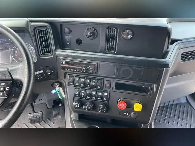 2021 INTERNATIONAL LT625