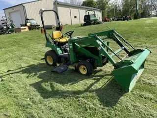 2005 John Deere 2210
