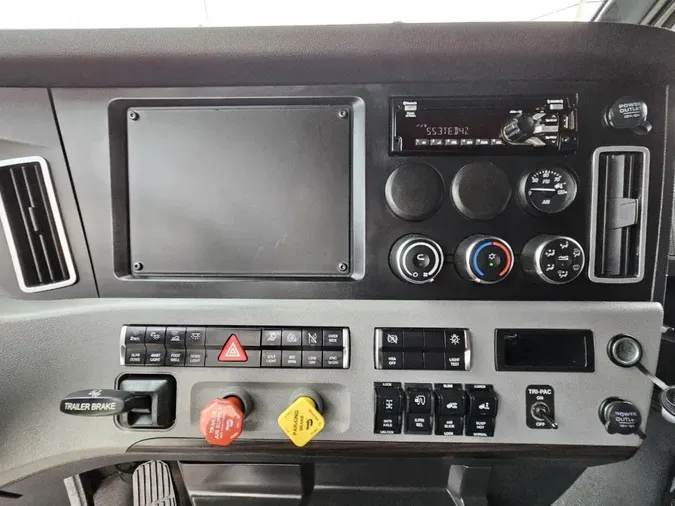 2021 FREIGHTLINER CASCADIA CA126