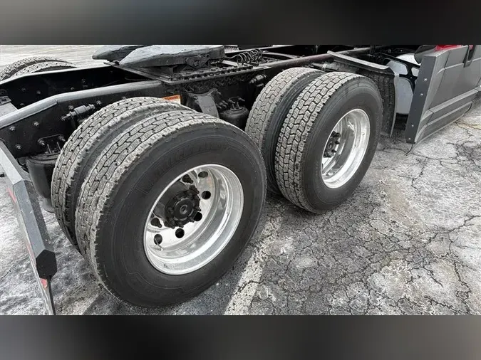 2021 FREIGHTLINER CA126