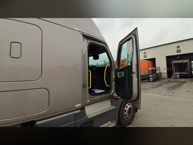 2023 Freightliner Cascadia 12634008225dff9270bb2db63086c83ad17