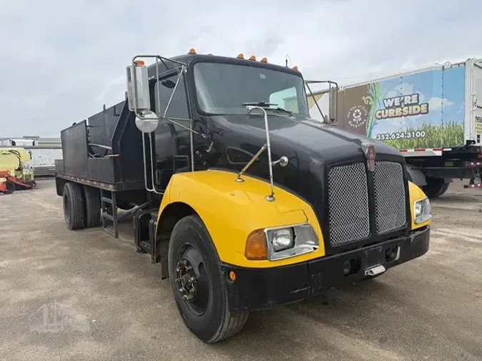 2004 KENWORTH T300