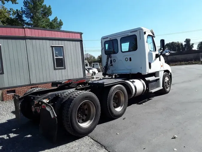 2018 FREIGHTLINER/MERCEDES CASCADIA 1253406497924328e952c717cfeab6ac373