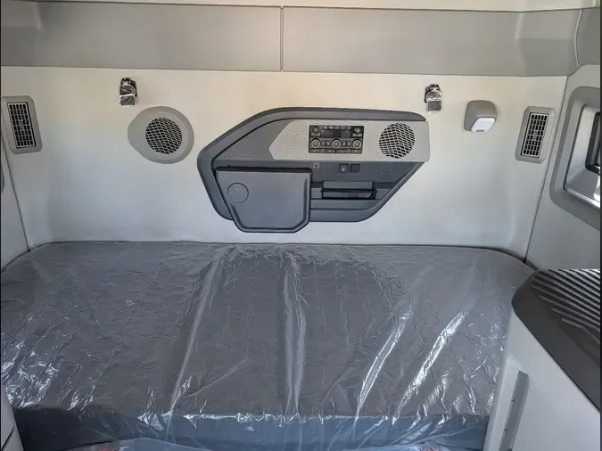 2026 VOLVO VNL64T860