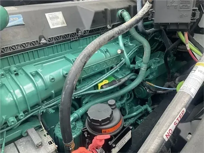2016 VOLVO VNL64T670