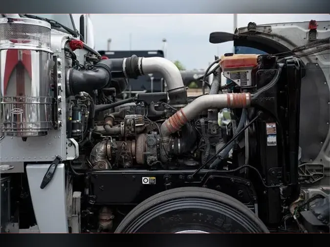 2016 PETERBILT 389