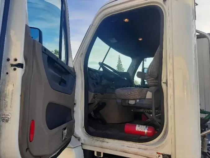 2018 Freightliner X12564ST