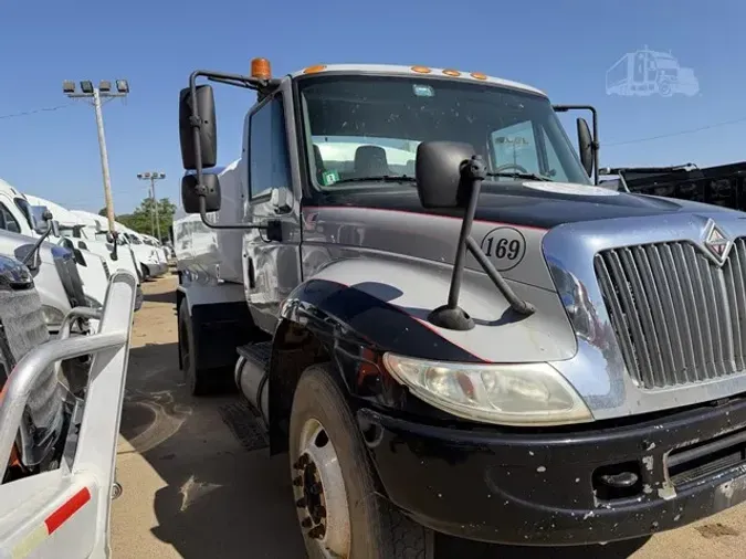 2004 INTERNATIONAL DURASTAR 4300