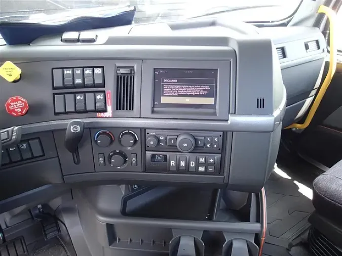2025 VOLVO VNR42T300