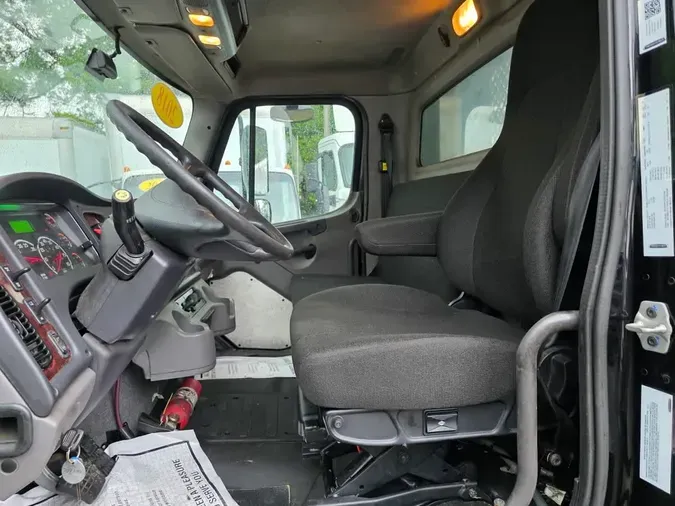 2018 FREIGHTLINER M2 106