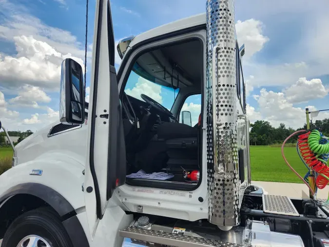 2026 Kenworth T880
