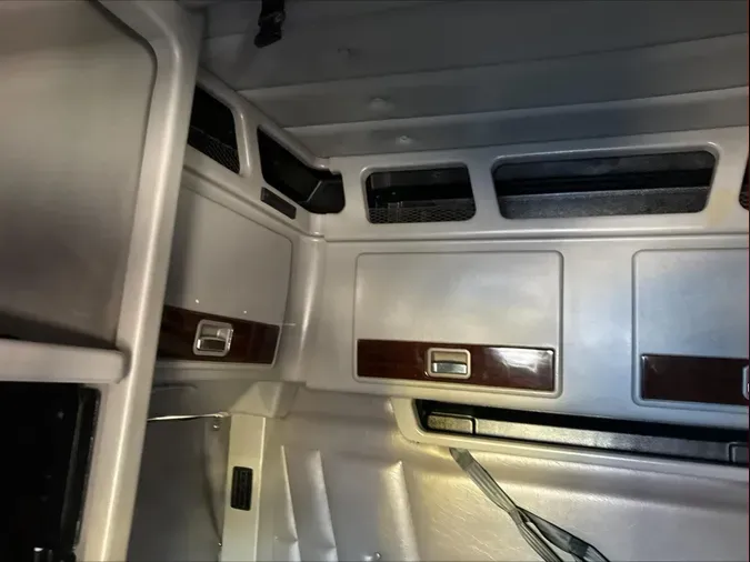 2022 Peterbilt 389