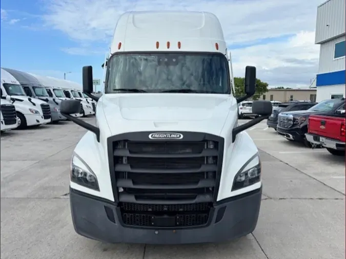 2021 Freightliner Cascadia 126