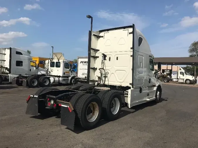 2018 Freightliner T12664ST