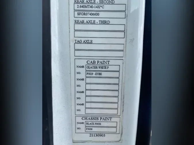 2023 Volvo VNR64T400