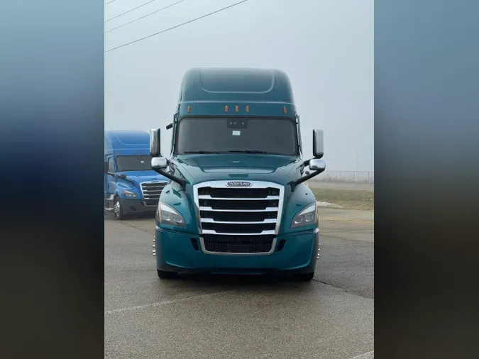 2022 FREIGHTLINER Cascadia 126