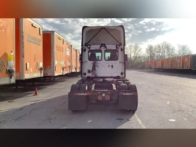 2020 Freightliner Cascadia 126