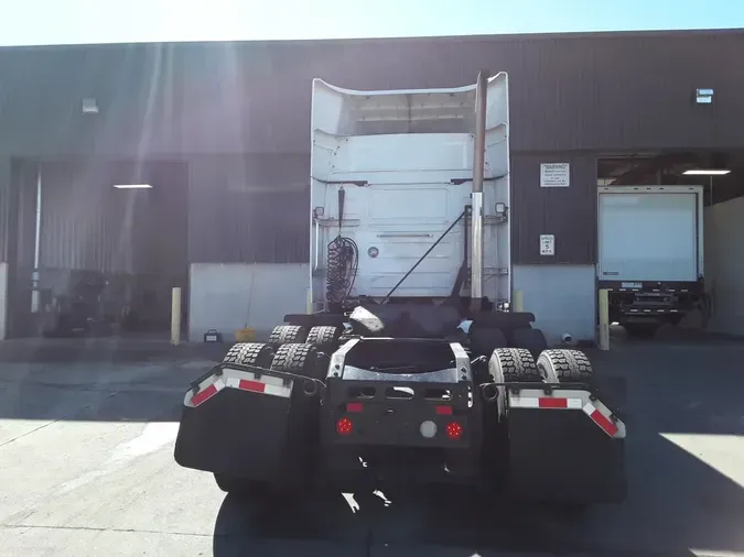 2020 VOLVO VNR64T-640