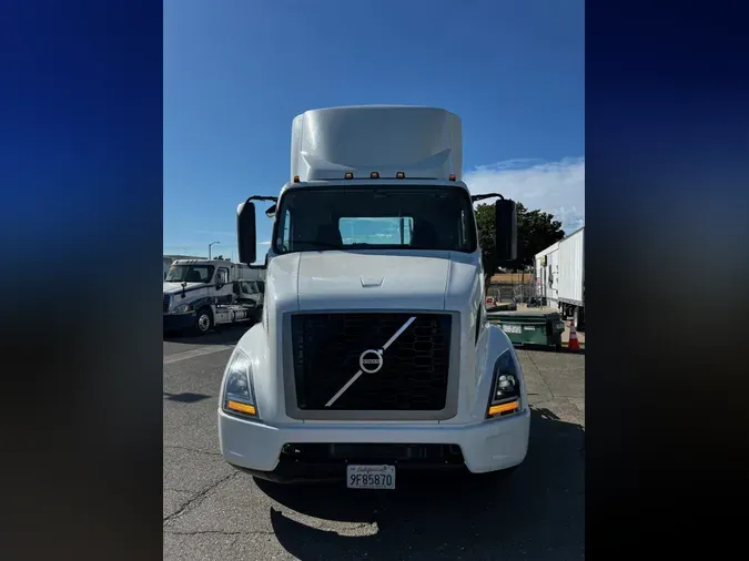 2018 VOLVO VNL64T-300342c1d7845378a5e0f14914abecf2745