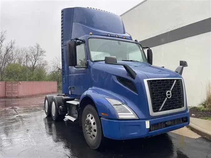 2019 VOLVO VNR64T300