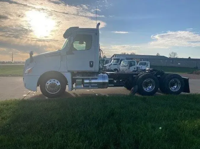 2025 Freightliner New Cascadia