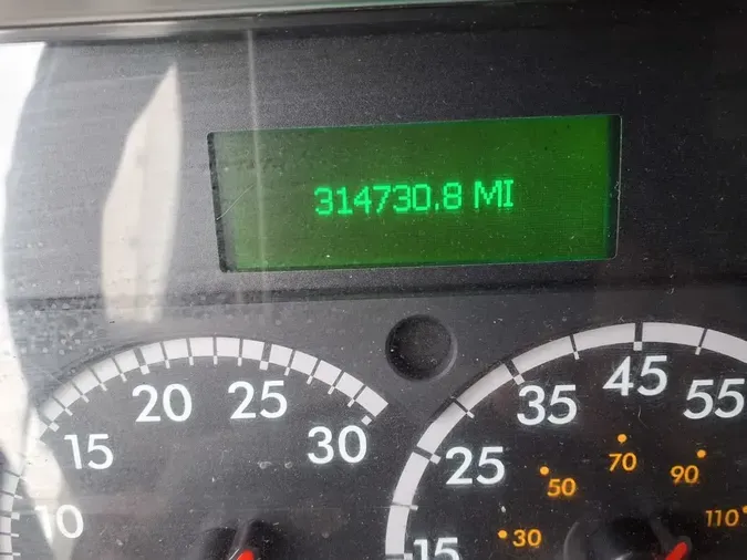 2018 FREIGHTLINER M2 106