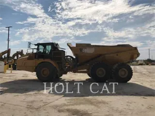 2018 Caterpillar 745