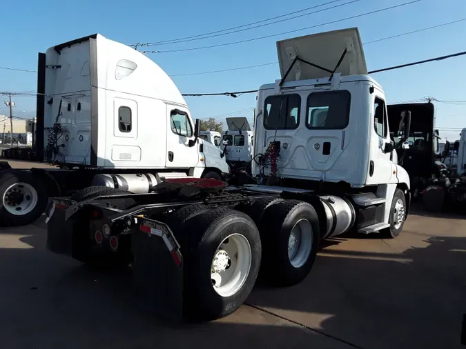 2016 FREIGHTLINER/MERCEDES CASCADIA 125