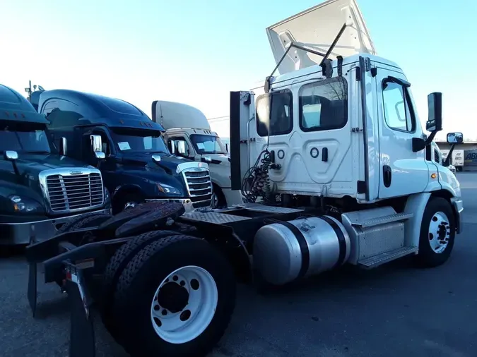 2020 FREIGHTLINER/MERCEDES CASCADIA 113