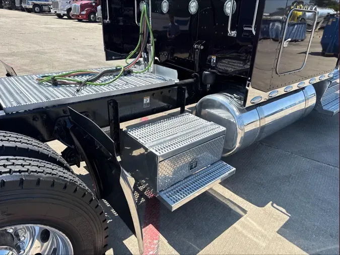 2022 Peterbilt 389