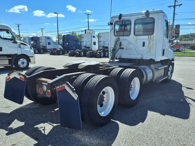 2021 FREIGHTLINER/MERCEDES CASCADIA PX11664ST