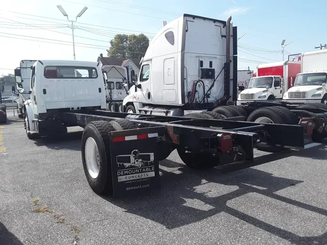 2017 FREIGHTLINER/MERCEDES M2 106