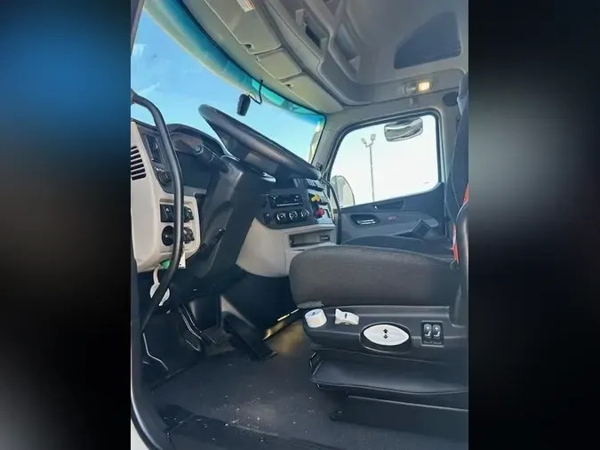 2025 Peterbilt 579343ac14f241d273afacf6a38b0f1de23